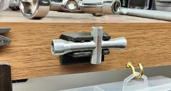 Traxxas 4-way Wrench Mount