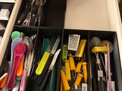 cutlery tray with curved cutout for finger access