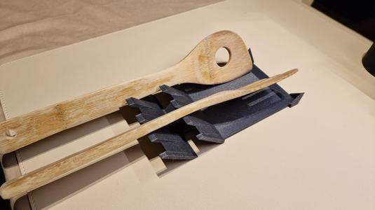 Kitchen spoon holder