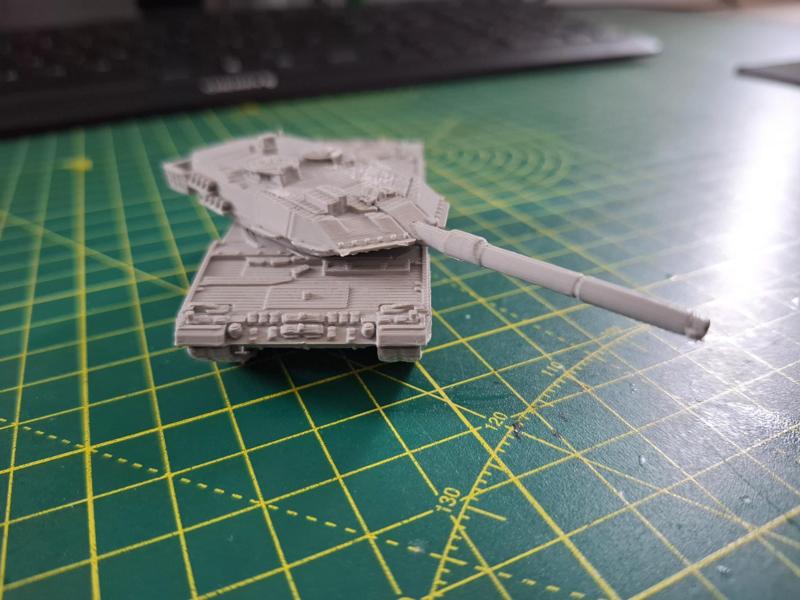 1:100 scale model of a Leopard 2A6 main battle tank