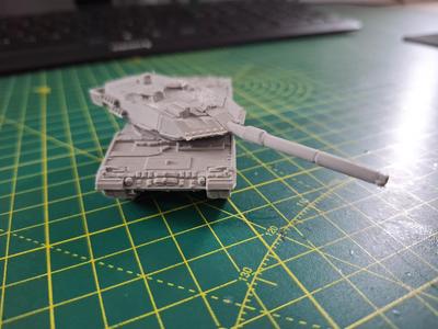 1:100 scale model of a Leopard 2A6 main battle tank