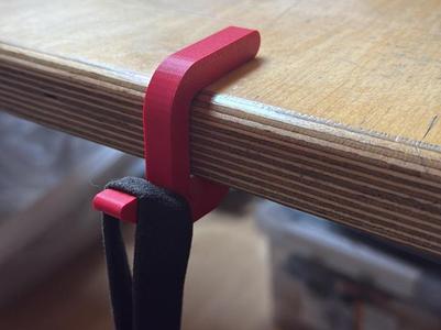 Small and strong desk hook