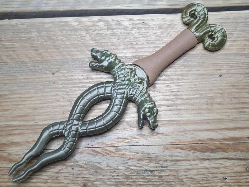 Fangs of the Serpent Dagger
