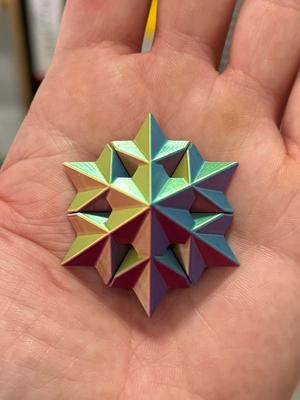 Sierpiński Snowflake Fractal Pyramid - Level 1 (Vase Mode)