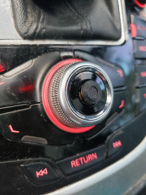 Audi Q5 center console knob
