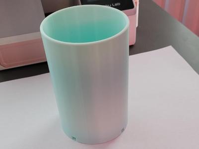 Mesh bottom toothbrush cup