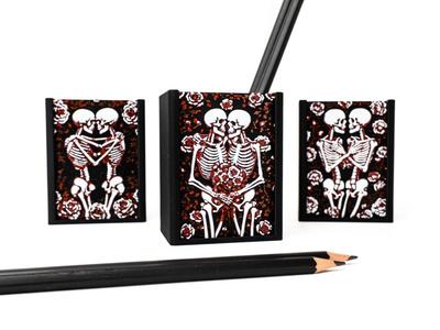 Skeleton Romance Pen Holder