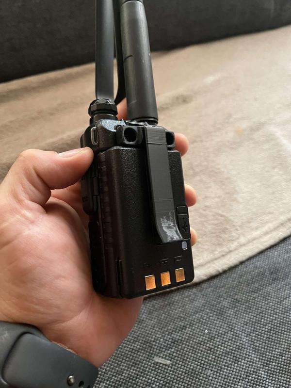 Vysilacka Baofeng UV 5R adapter na opasek baterie USB C