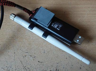 Antenna C-clip for wifi dongle
