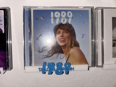 Taylor Swift, 1989 (taylor's version), CD holder wall mounted