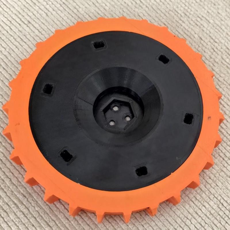 2-Part Robot Lawnmower Wheel & Tyre | Mculloch R600 / Husqvarna / Gardena