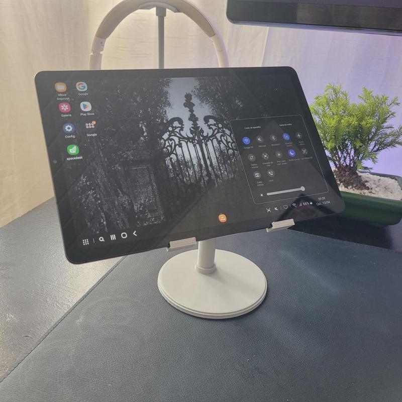A minimalist tablet holder