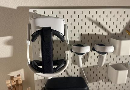 Meta Quest 2 mount for Skadis pegboard