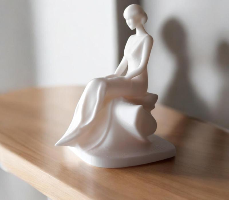 Sculpture Contemplative Elegance