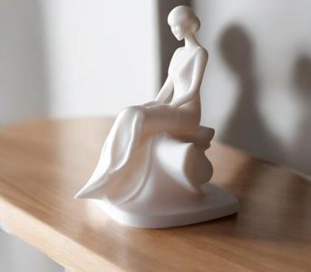Sculpture Contemplative Elegance