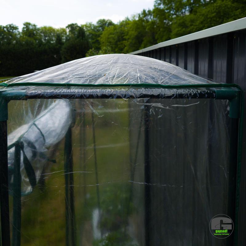 Greenhouse roof for rain protection