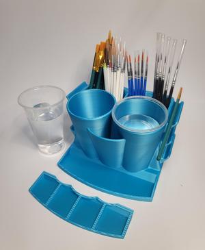 Paint station works with 2 disposable 9oz. water cup for eazy cleaning 