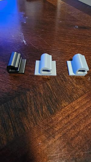 Small cable clip