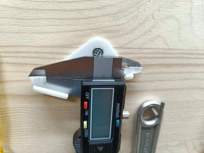 Caliper holder