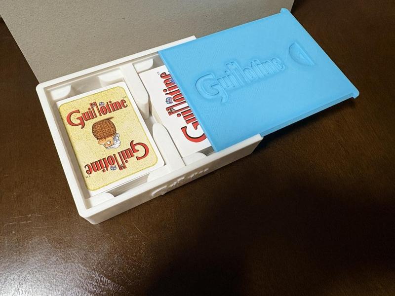 Compact card box for Guillotine
