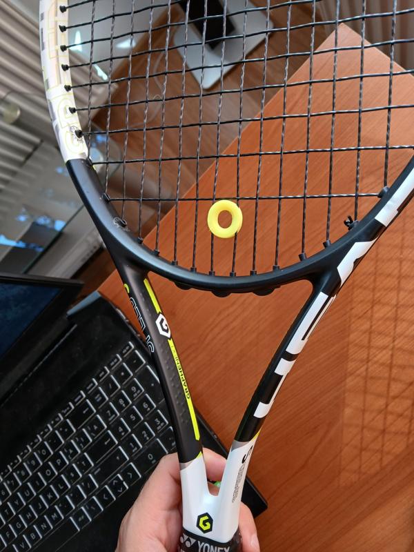 Super light ring tennis racket vibration dampener