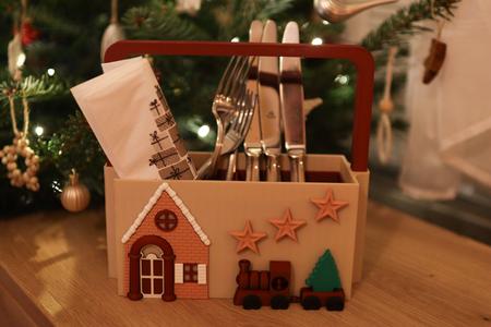 Cutlery box