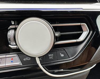 iPhone MagSafe BMW car vent mount