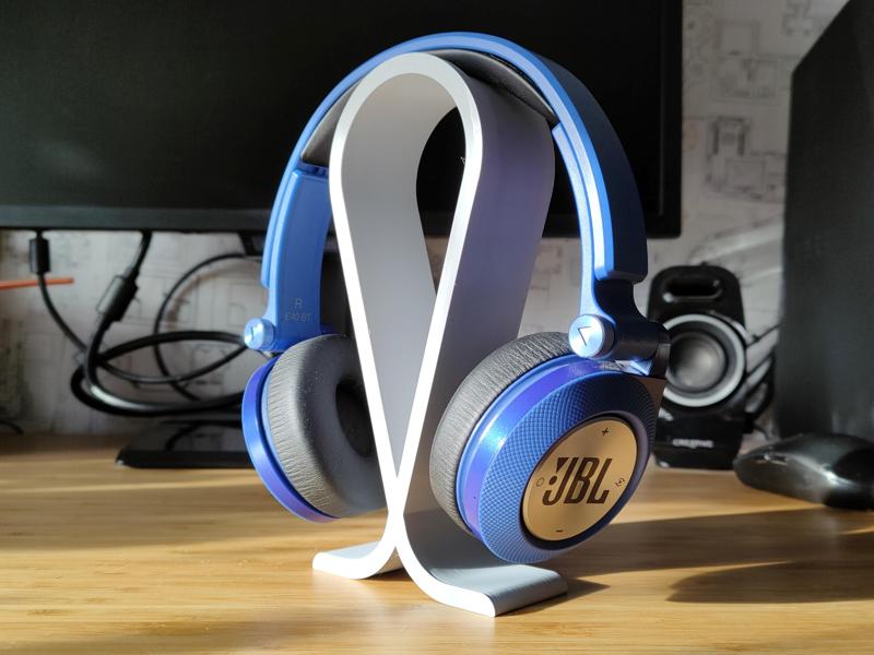 Headphone stand and holder - simple modern design