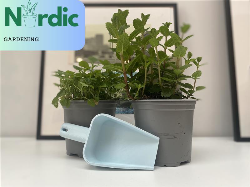 Gardening shovel