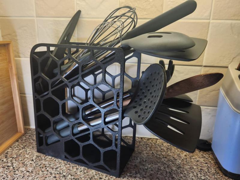 Kitchen utensil holder