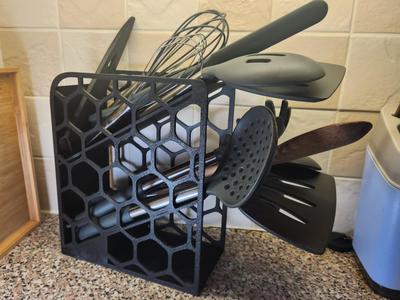 Kitchen utensil holder