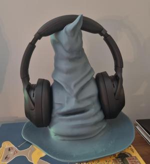 Sorting hat headphone stand