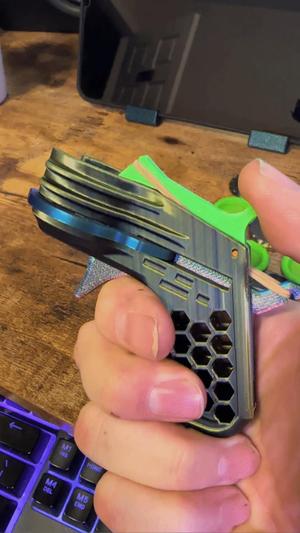 Easy load handle for 6-Shot Disc Shooter