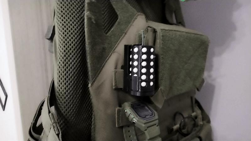 Airsoft firecracker granade  + molle holder