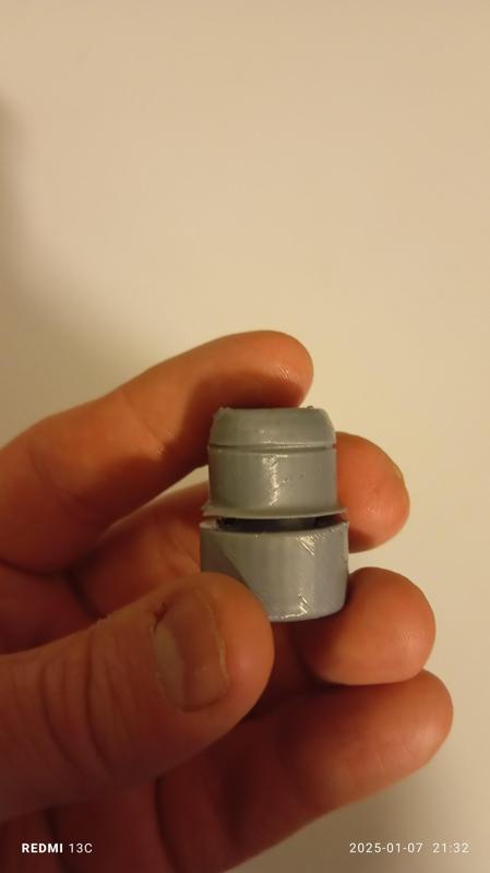 Oil bottle cap with lock.