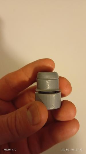 Oil bottle cap with lock.