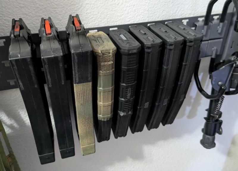 AR magazine holder for a OneTigris gun rack