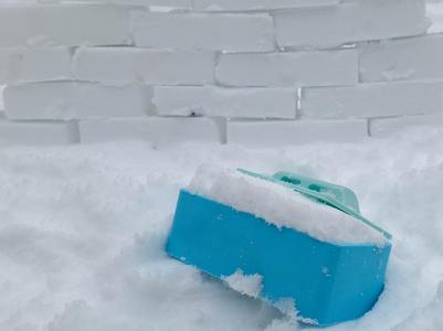 Snow Brick Mould – Build Your Ice Wall