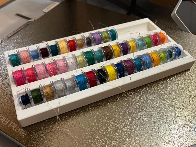 Bobbin spool holder