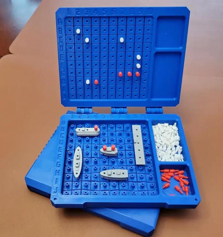 Battleship Game with Storage Case: English & Cyrillic   