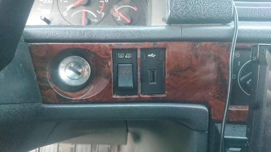 Volvo 740/940 dashboard USB charger port