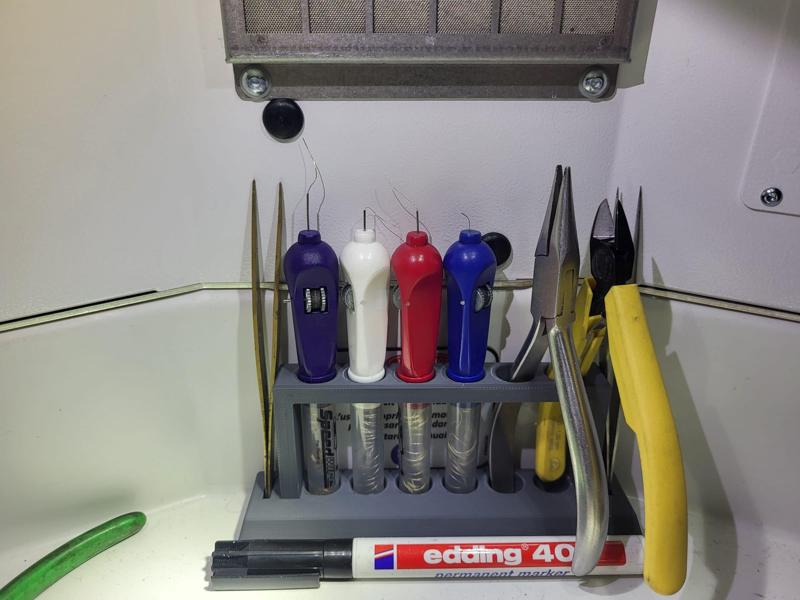 Speedwire and pliers stand for laser welder