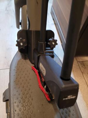 Mocowanie U-Lock Abus USH 46/47 na hulajnodze Motus Scooty 10 plus 202