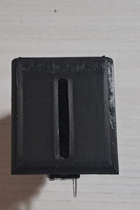Simple coin acceptor