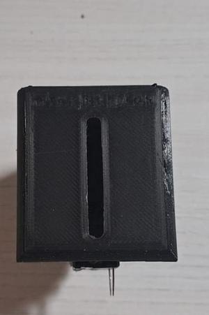Simple coin acceptor