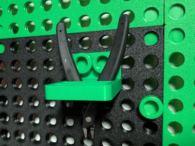 Plier/Wire cutter holder for threadboards