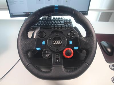 Interchangeable logos for the Logitech G29 racing wheel