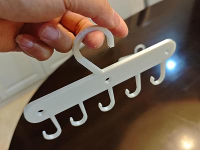 Wall mount, hook, can hold many items, model is scalable, no supports, one-click printing, easy