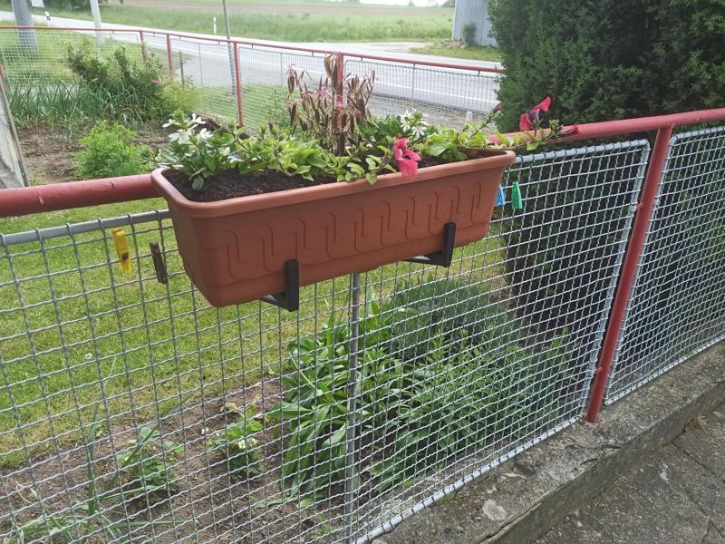 Fence flower pot holder