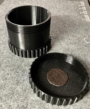 Stabiele Box mit Schraubdeckel - Durchmesser 36,5mm / Höhe 61mm